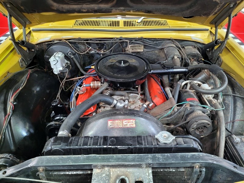 HQ Statesman DeVille engine bay