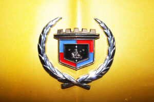 HQ Statesman Wreath and Shield Nosecone Badge