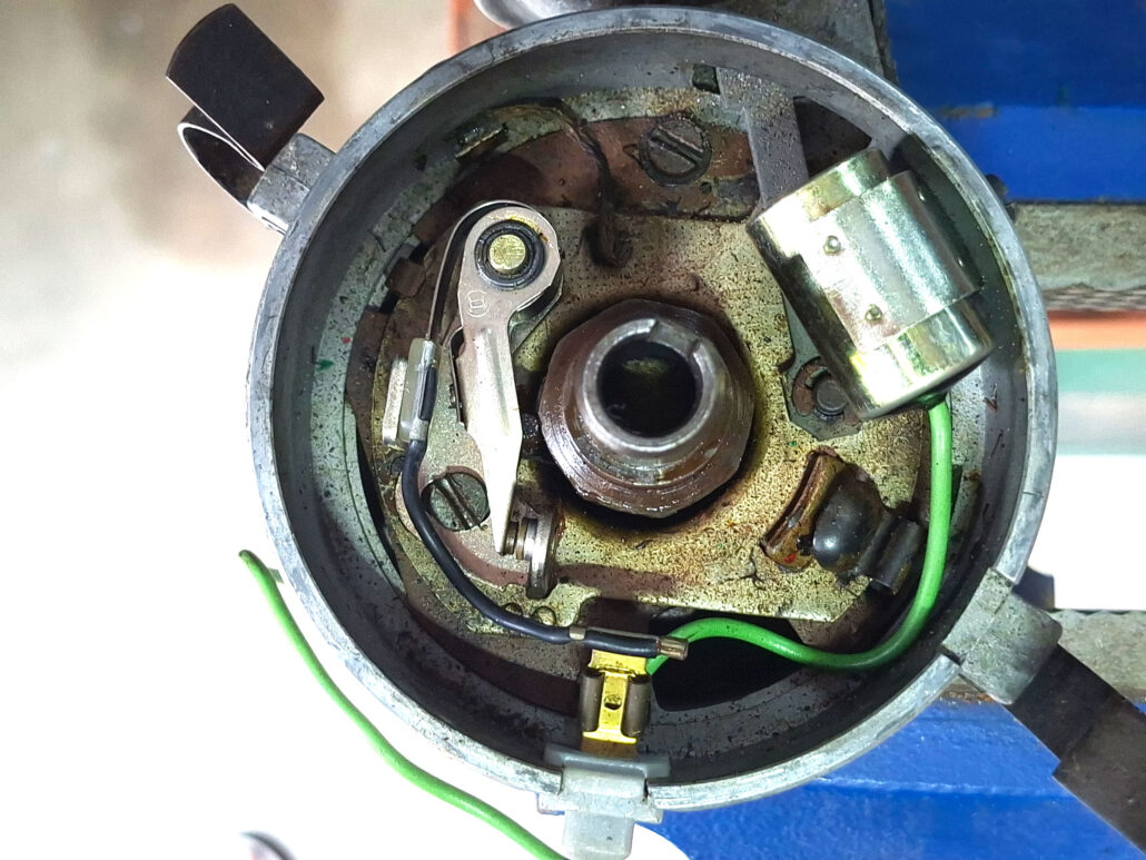 Top View Holden V8 Bosch Distributor and Points Top View Holden V8 Bosch Distributor and Points