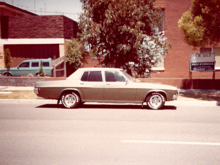HQ Statesman parked at David St Dandenong HQ Statesman parked at David St Dandenong